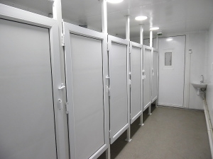 Туалетные кабинки санитарного контейнера