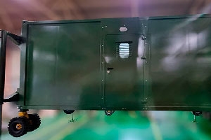 Кузов контейнер постоянного объема с системой ГПРУ в вывешенном состоянии (вид сбоку)