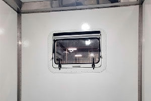 Окно откидное контейнерного типа со шторкой