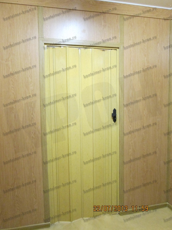 Дверь-ширма разделяющая две зоны жилой части МКПП