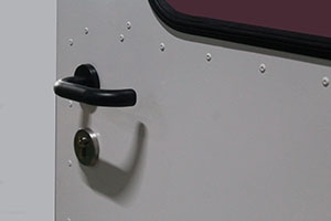 Фото ручки двери с окном 850х1820х80мм (RAL 9003)
