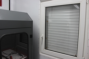 Фото пластикового окна зарядного отсека мастерской АМ-1К(6)-8(001)