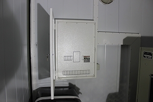 Фотография щита ввода-вывода с автоматикой контейнера для ДГУ 200кВт ЯМЗ