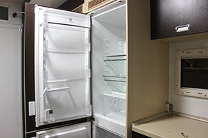 Фото встроенного двухкамерного холодильника