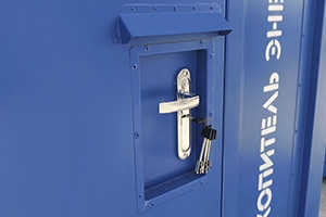 Металлическая дверь с замком установленная в блок-контейнер
