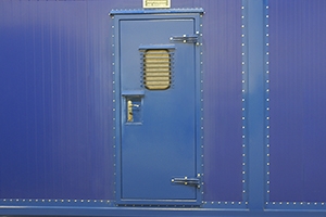 Фотография входной металлической двери