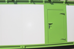 Фотография двери контейнера для трансформаторных станций