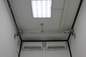 Фотография системы освещения помещения блок-контейнера