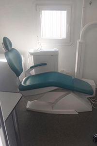 Фото стоматологического кабинета с оборудованием в контейнере
